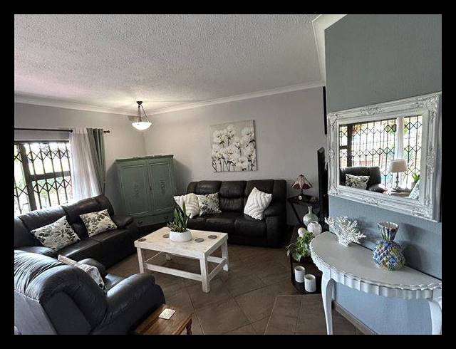 2 BEDROOM CLUSTER FOR SALE IN FREEWAY PARK